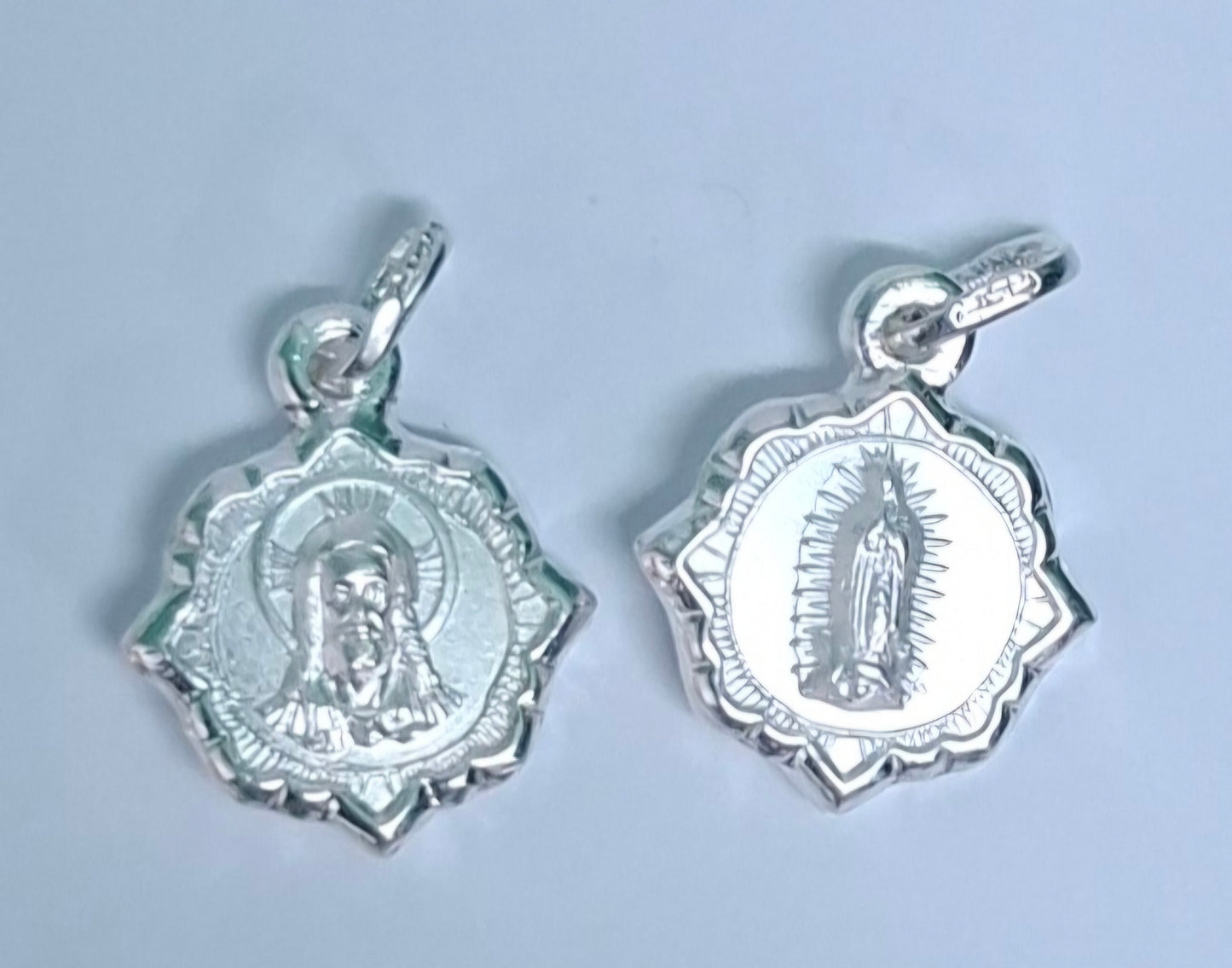 Dije de  Plata .925 doble vista Sochapada Virgen de Guadalupe  y Sagrado corazón - Joyería Religiosa