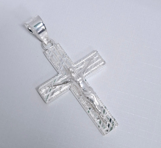 Dije de cruz con Cristo  en  Plata Ley .925   Mod. DR113- Joyería Religiosa