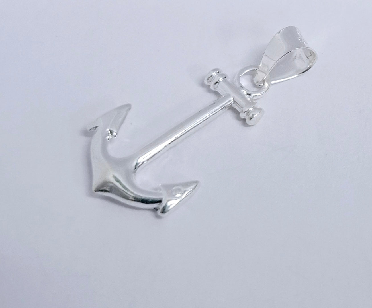 Dije  de Plata Ley  .925 en forma de  Ancla , mod. DV237