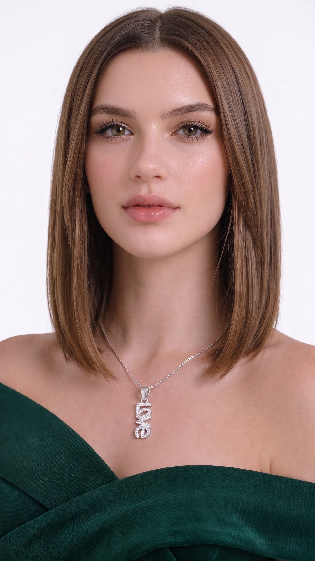 Dije LOVE Vertical con Zircones Pavé — Plata .925 pendiente