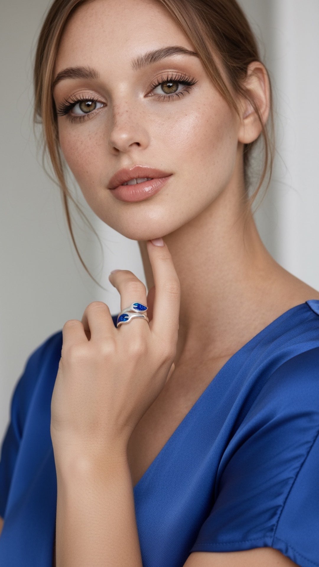 Anillo Bypass Minimalista con Ópalo Azul Marino — Plata Esterlina .925