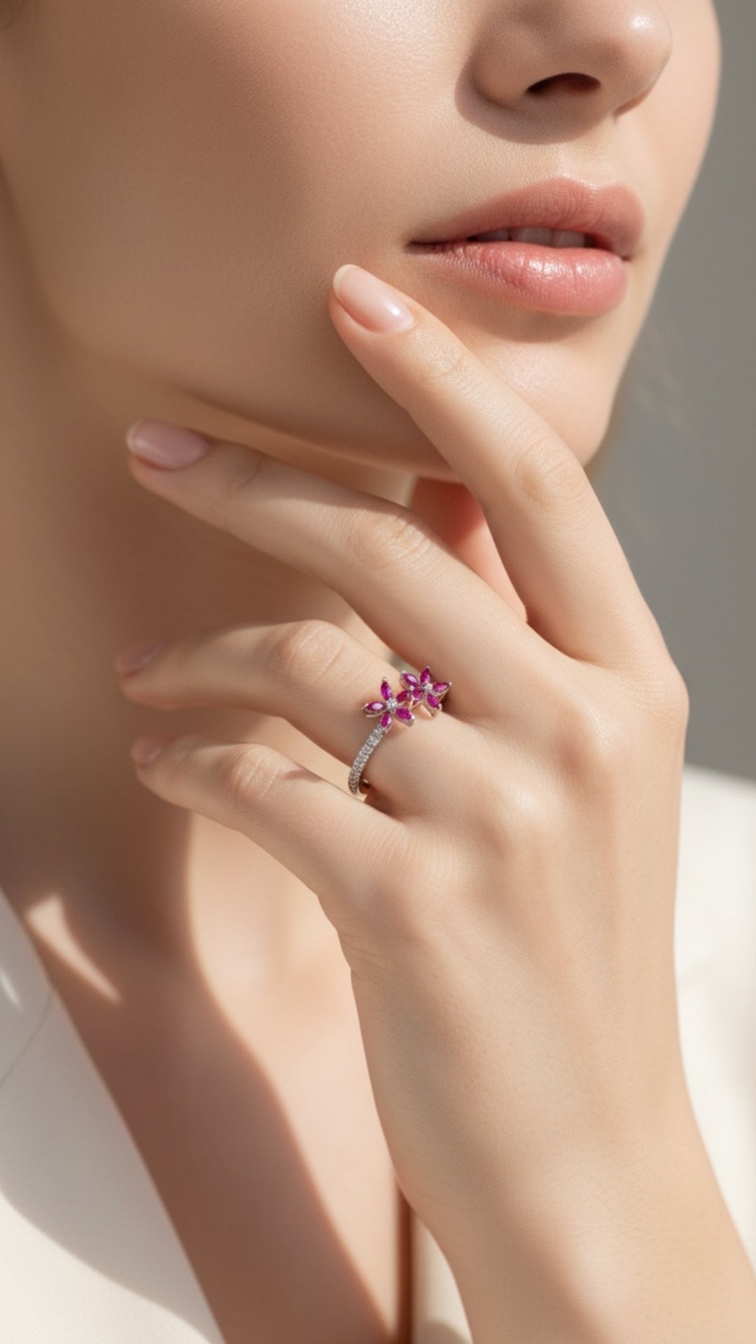 Anillo Plata Ley 925 con Rodio y Zirconia AAA Color Rojo Rubí y Blanco en Forma de Dos Flores