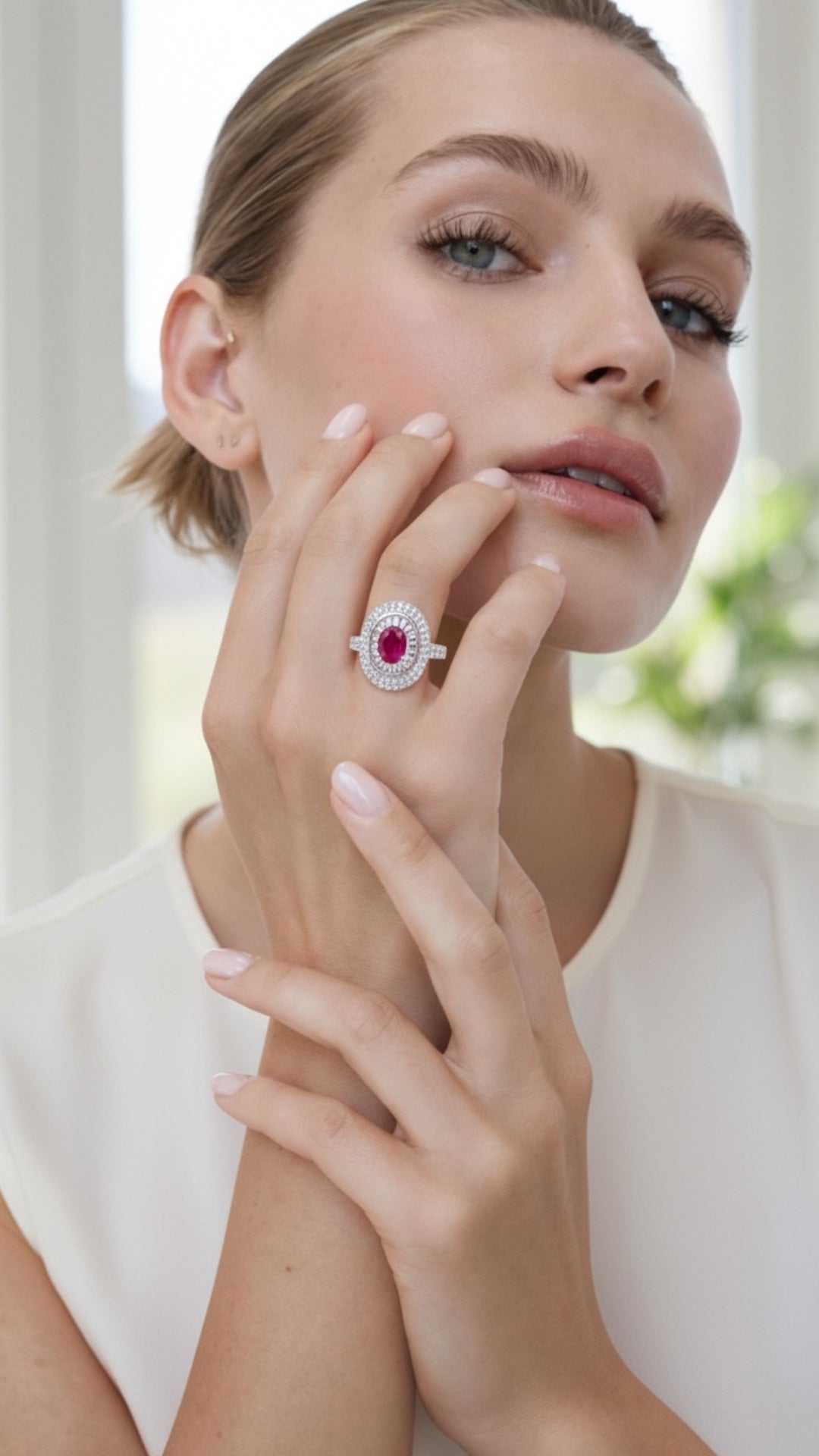 Anillo Plata Ley.925 con Rodio y Zirconia AAA Color Rojo Rubí y Blanco Ovalado