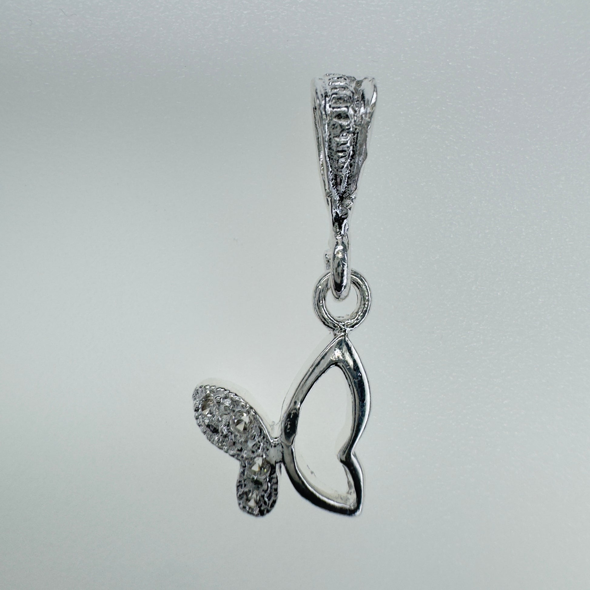 Dije minimalista de mariposa en plata 925 con circonias para mujer joyería elegante