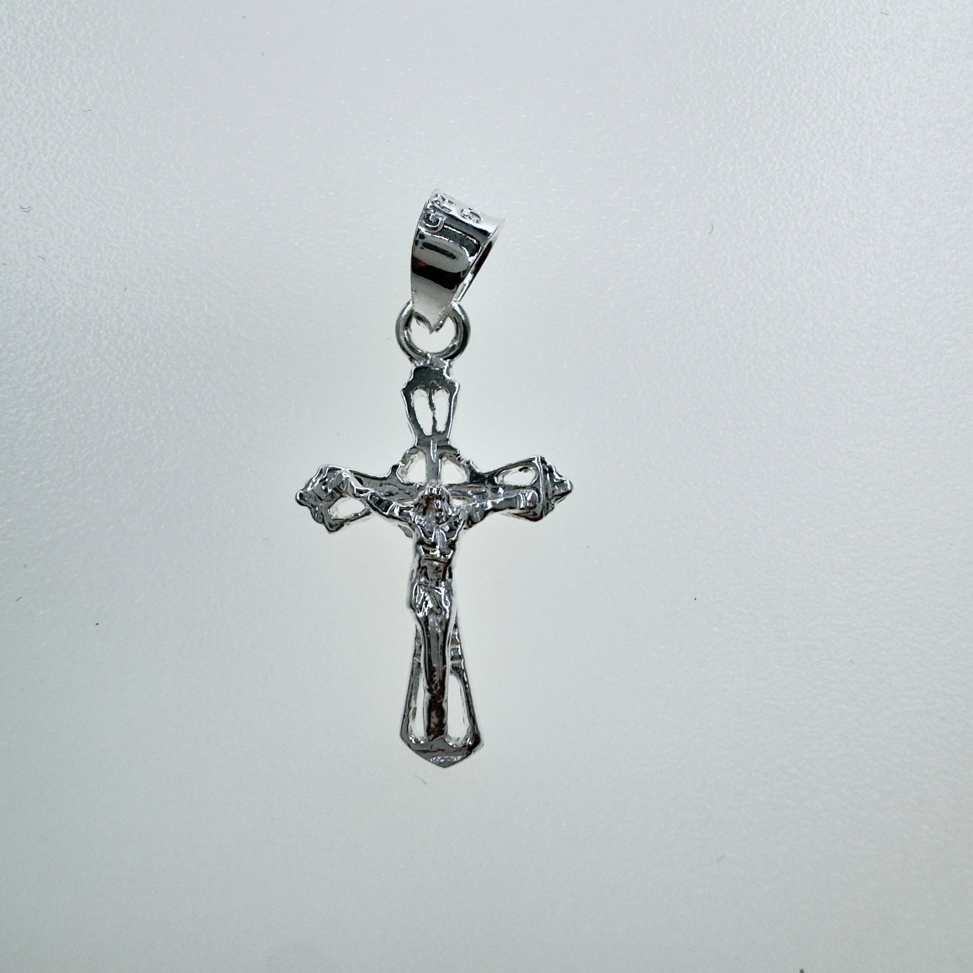 Dije de cruz en plata 925 - Elegancia en 3cm