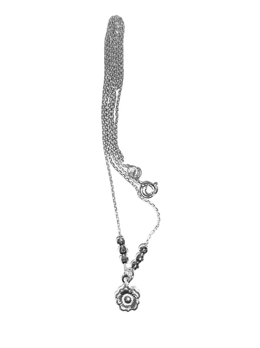 Collar de Plata .925 - Cadena Veneciana con Esferas Diamantadas y Dije Flor Silvestre con Pistilo
