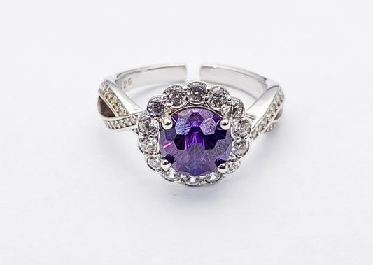 Anillo de Plata .925 - Banda Trenzada con Pavé, Halo Floral y Zircón Morado Amatista