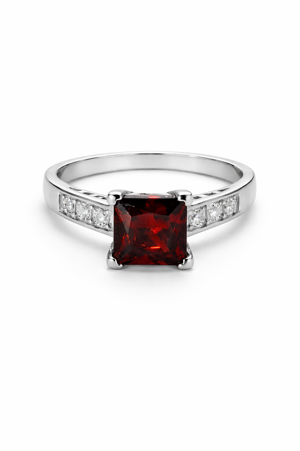 Anillo de Plata .925 - Solitario con Hombros de Canal y Zircón Rojo Granate en Corte Princesa