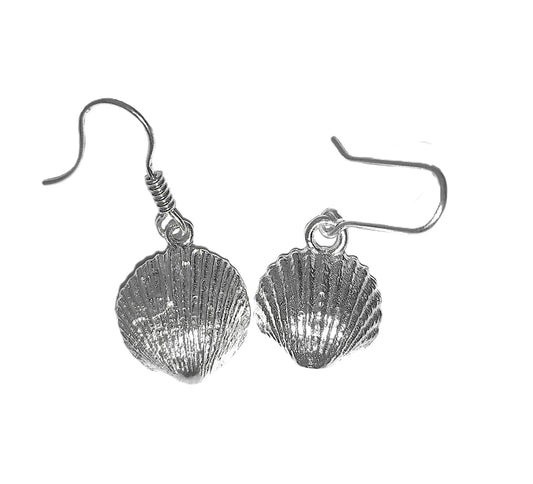 Aretes de Plata .925 - Concha de Vieira con Costillas Radiales y Gancho Francés