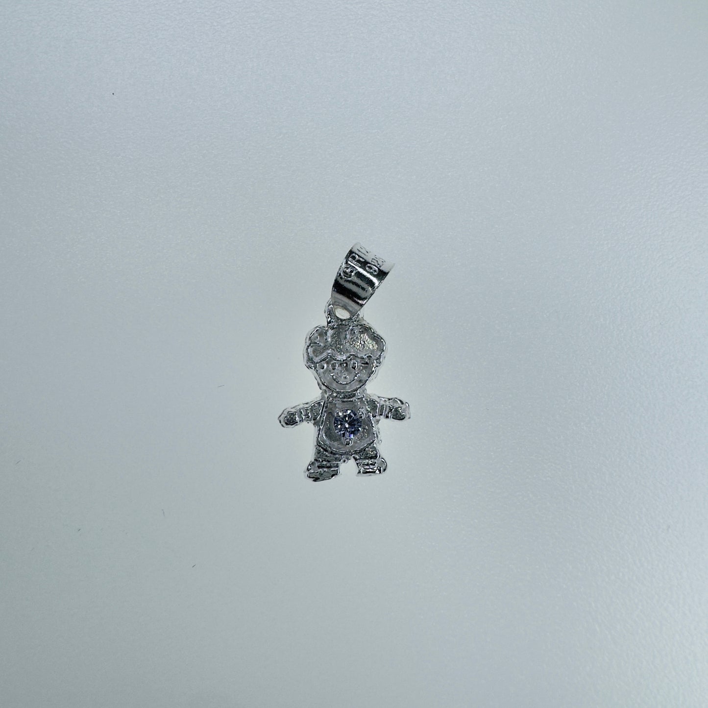 Dije de niño en plata 925 con circonias de alta calidad joyería infantil elegante y duradera