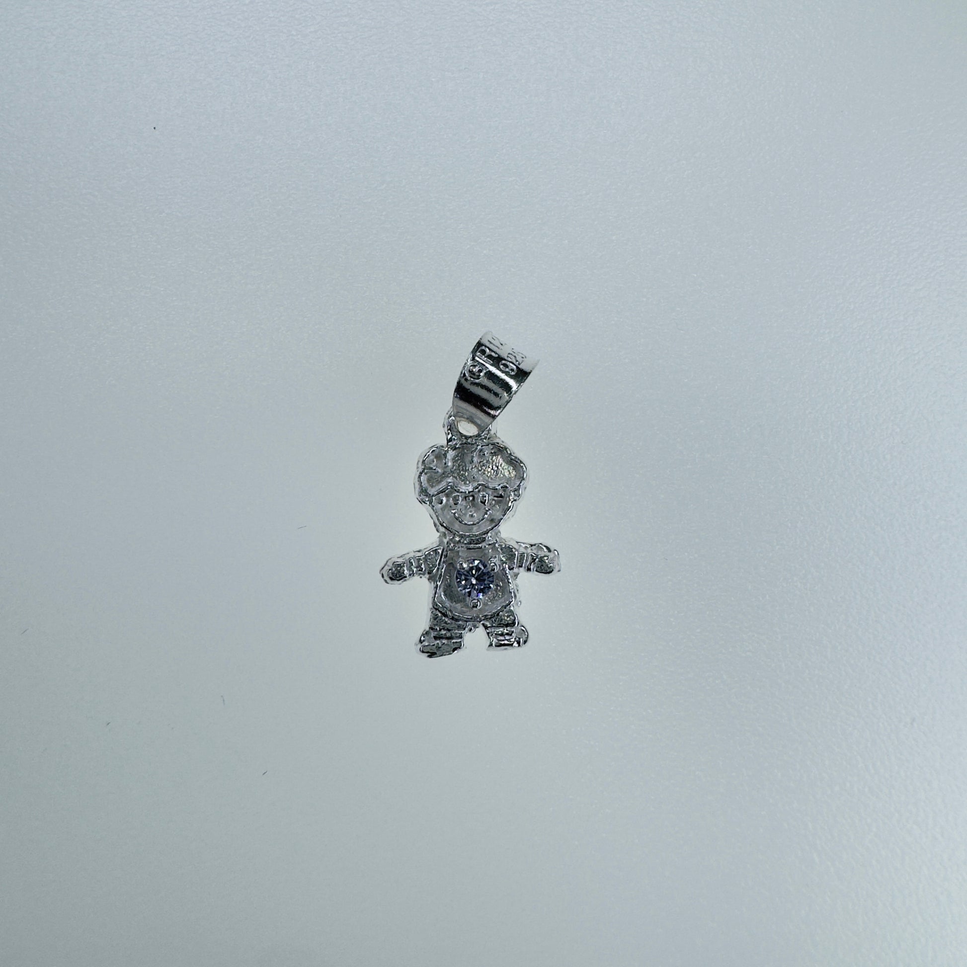 Dije de niño en plata 925 con circonias de alta calidad joyería infantil elegante y duradera
