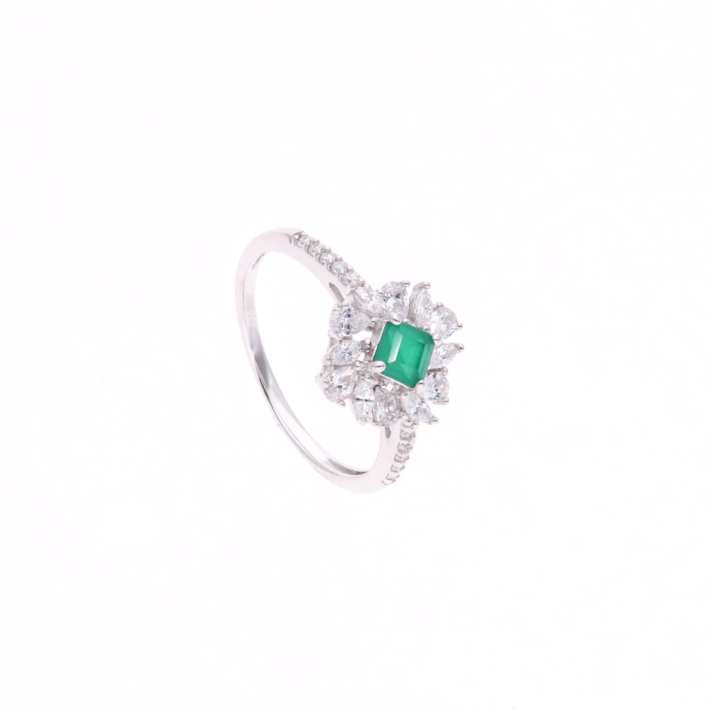 ANILLO EN PLATA LEY .925, CON RODIO ,  ZIRCONIA AAA  VERDE ESMERALDA Y BLANCO