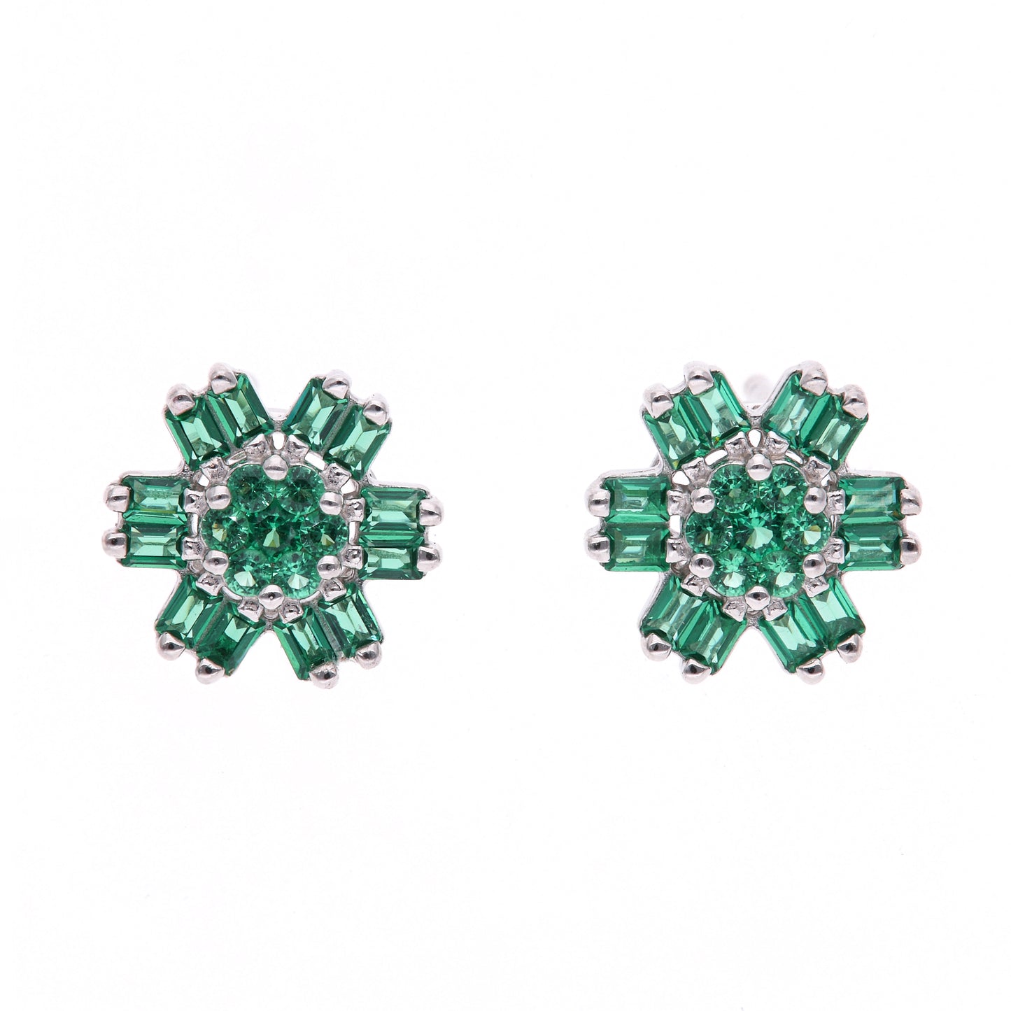 Broquel Plata Ley 925 con Rodio – Zafiro AAA Color Verde Esmeralda y Blanco en Forma de Flor de 6 Pétalos