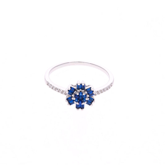 ANILLO EN PLATA LEY .925, CON RODIO , ZIRCONIA AAA AZUL ZAFIRO Y BLANCO  , EN FORMA DE FLOR