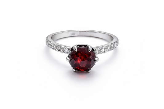 Anillo de Plata .925 - Banda con Pavé de Zircones Blancos y Zircón Rojo Rubí en Engaste de Seis Garras