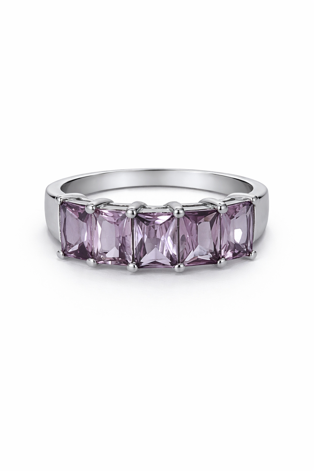 Anillo de Plata .925 - Media Eternidad de Cinco Zircones Violeta Amatista Rosa en Corte Esmeralda con Garras Esféricas