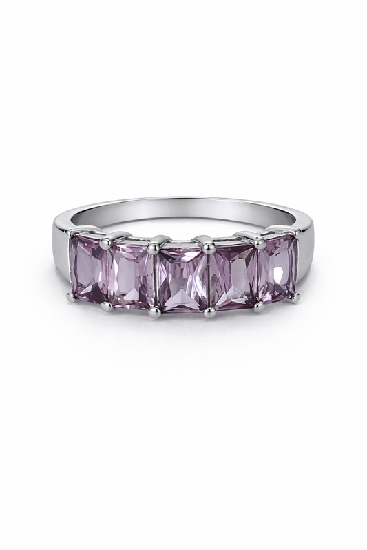 Anillo de Plata .925 - Media Eternidad de Cinco Zircones Violeta Amatista Rosa en Corte Esmeralda con Garras Esféricas