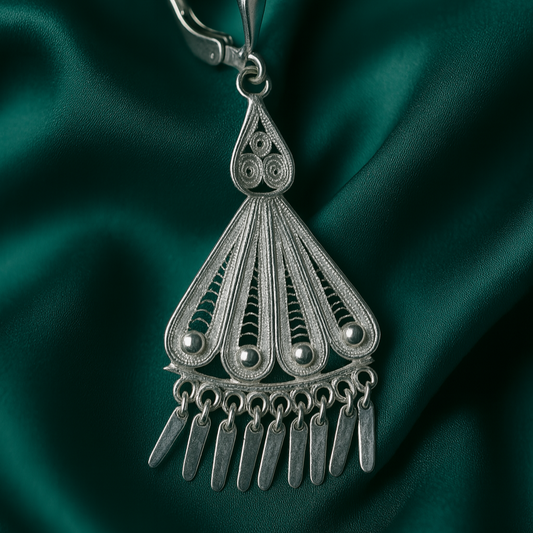Aretes de  Plata .925 con Forma de Gota ,  9.0 Gramos - Joyería Elegante
