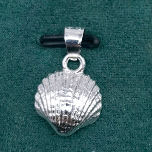 Dije de  Plata .925  en forma de Concha Mar en diseño Marino.
