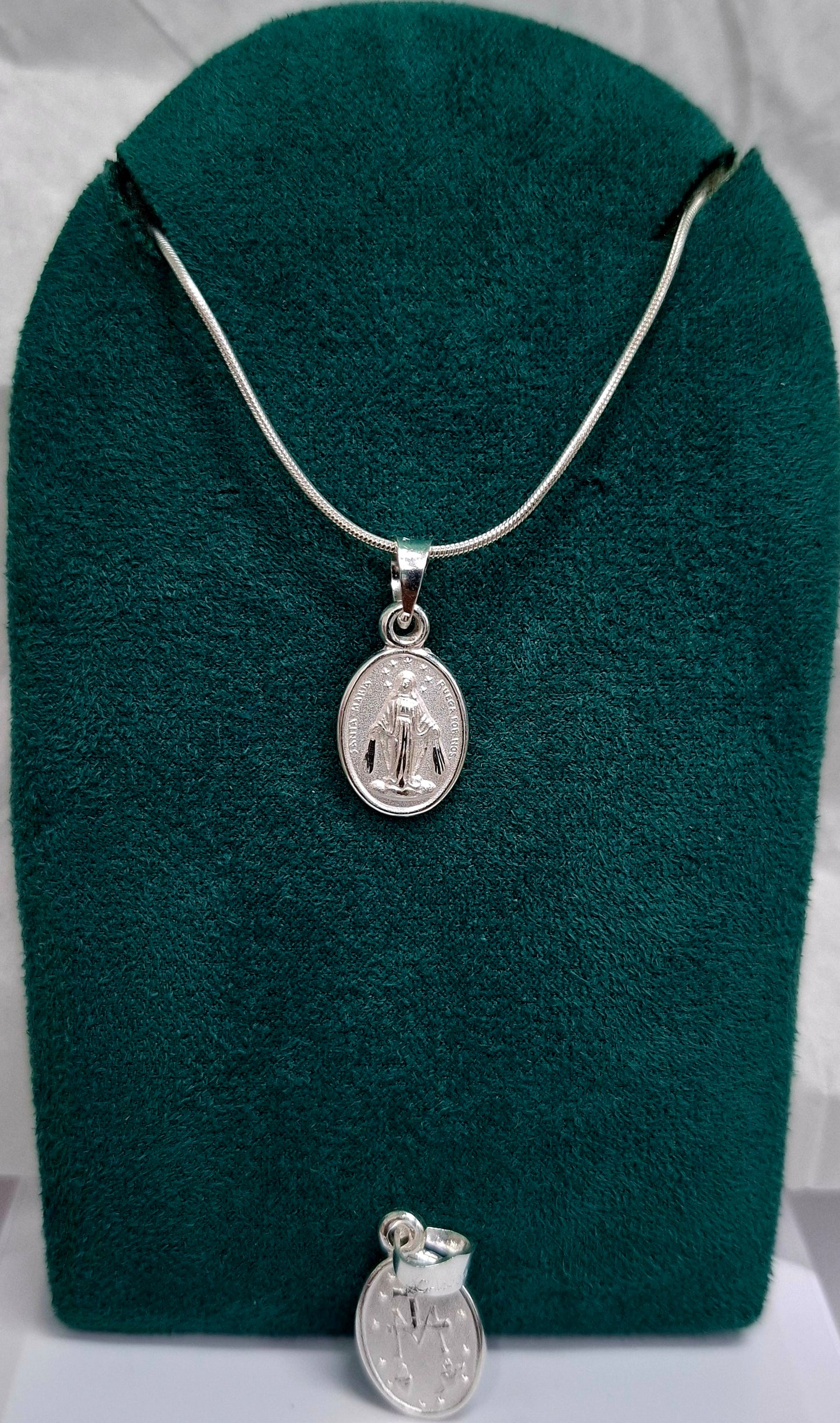 DIJE DE PLATA .925 EN FORMA DE LA VIRGEN MILAGROSA MOD. MILAGROSA OVAL 7.
