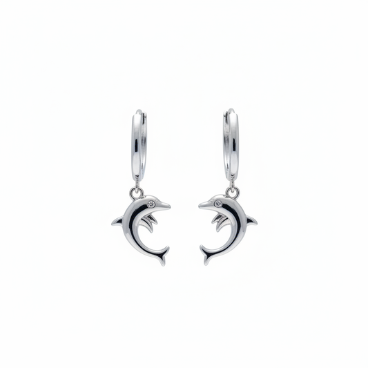 Aretes argolla huggies de plata .925 con dije de delfín en esmalte negro y micro-zircón blanco en el ojo