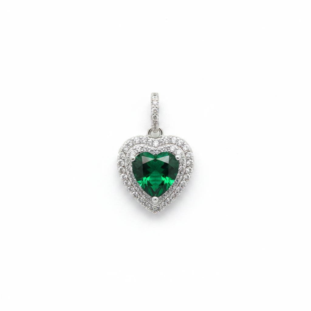 Dije corazón grande de esmeralda verde intenso con doble halo de micro-zircones blancos en pavé y argolla pavé en plata .925