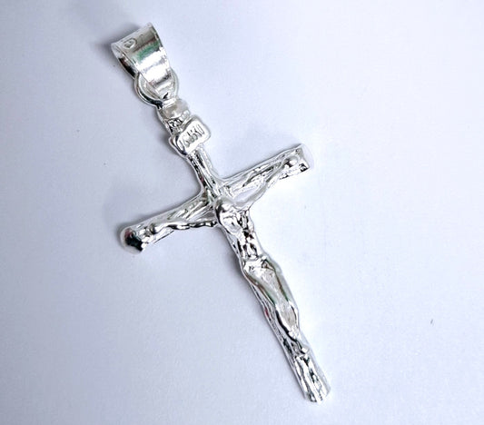 Dije de Cruz con cristo  en  Plata Ley  .925 , Mod. DR049 - Joyería de Plata