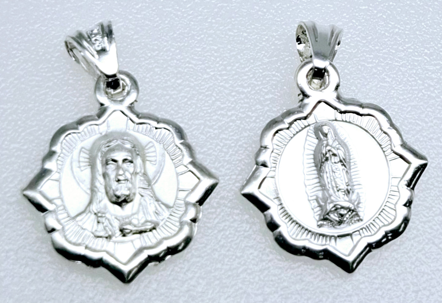 Dije de  Plata .925 doble vista  Sochapada Virgen de Guadalupe  y sagrado corazón Mod. SYC-02- Joyería Religiosa
