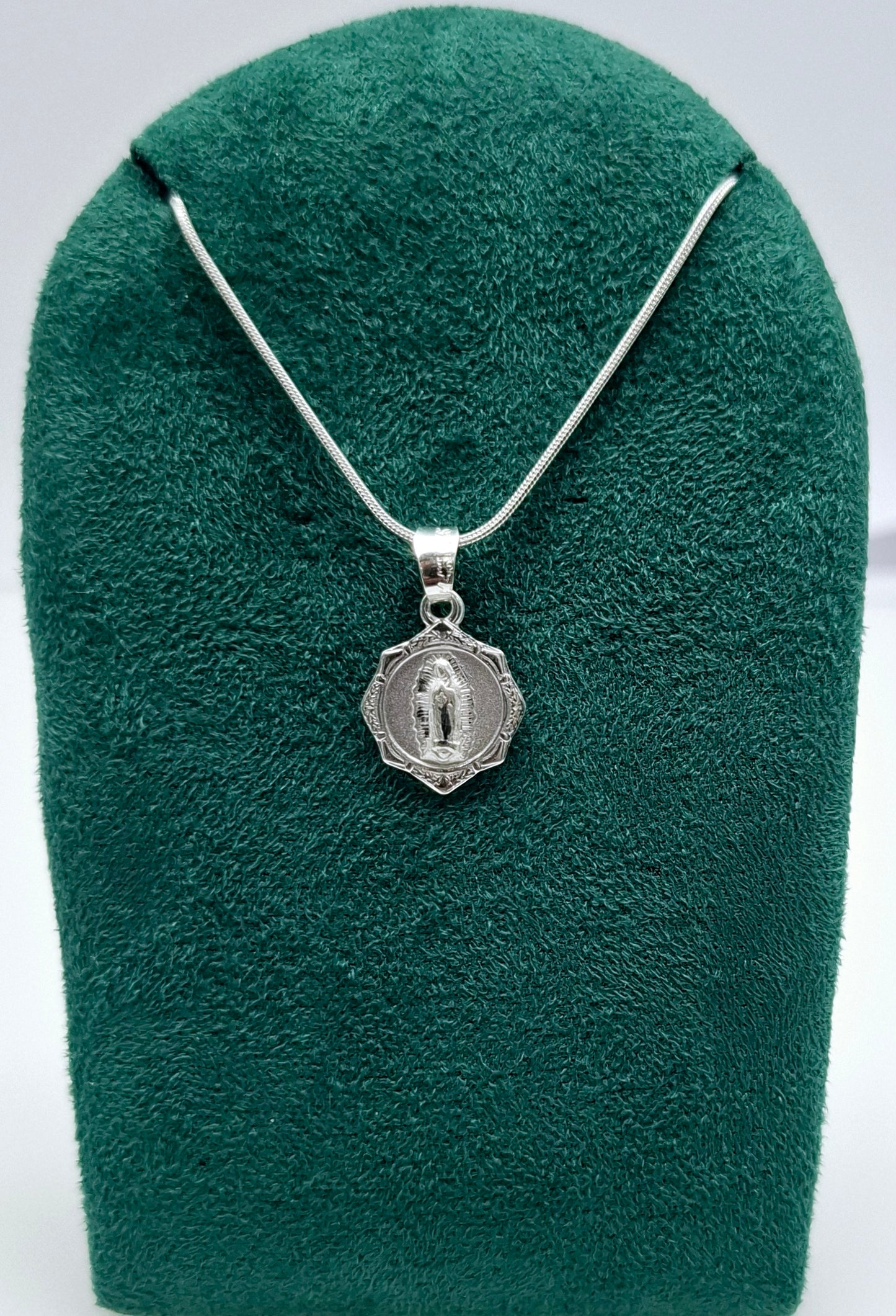 Dije de  Plata .925 doble vista  Sochapada Virgen de Guadalupe  y sagrado corazón Mod. SYC-02- Joyería Religiosa