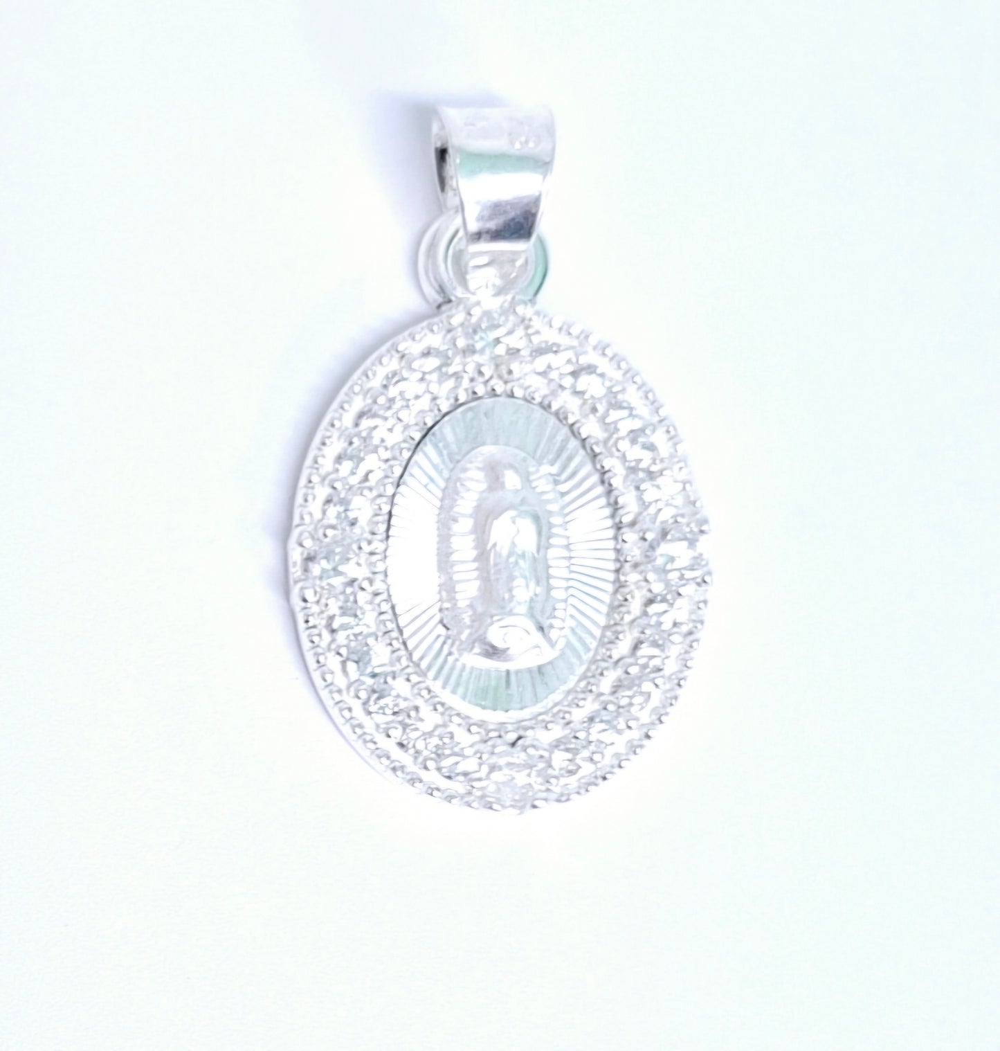 Dije  de Plata .925 en diseño de la  Virgen de Guadalupe con topacio blanco , Mod. DRP029LP - Joyería Religiosa