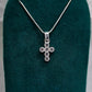 Dije de Plata Ley .925 en  forma Cruz con Topacio Blanco Mod. CTDVP013- Joyería Religiosa