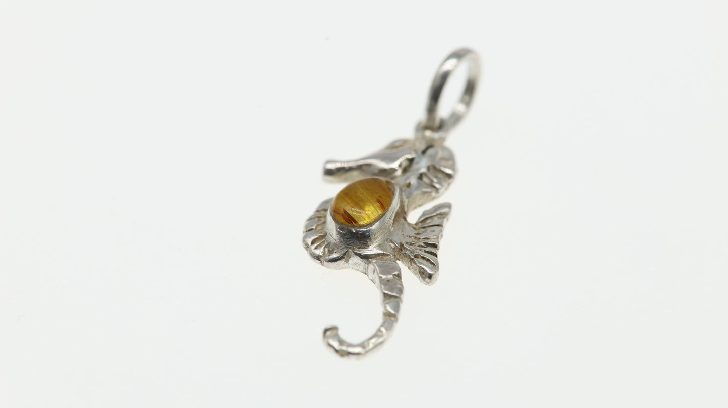 Dije de Caballito de Mar Plata .925 con Ámbar Natural