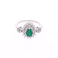 ANILLO EN PLATA LEY .925, CON RODIO , ZIRCONIA AAA VERDE ESMERALDA Y BLANCO