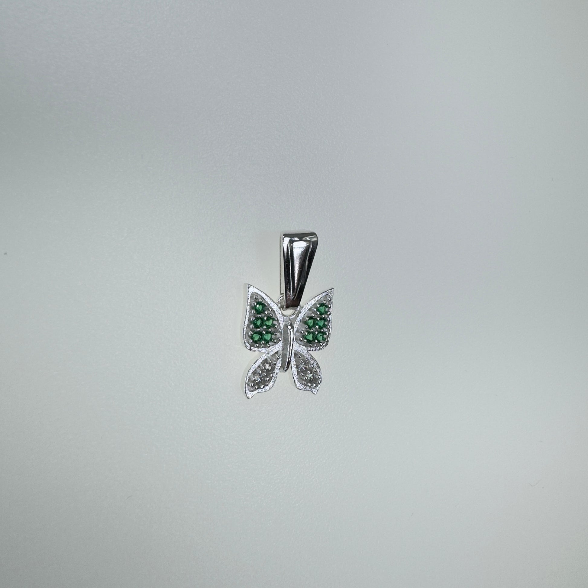 Dije de mariposa de plata esterlina 925 con circonias para joyería elegante y moderna en venta online