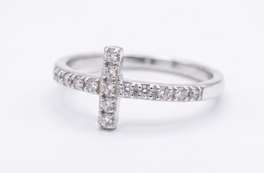Anillo de Plata .925 - Cruz Lateral Sideways con Pavé Total de Zircones Blancos y Banda de Pavé