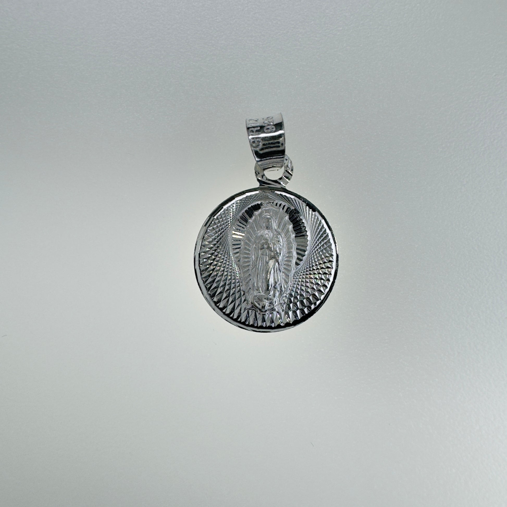 Medalla Virgen de Guadalupe Plata .925 Acabado Diamantado Joyería Religiosa para Hombre y Mujer