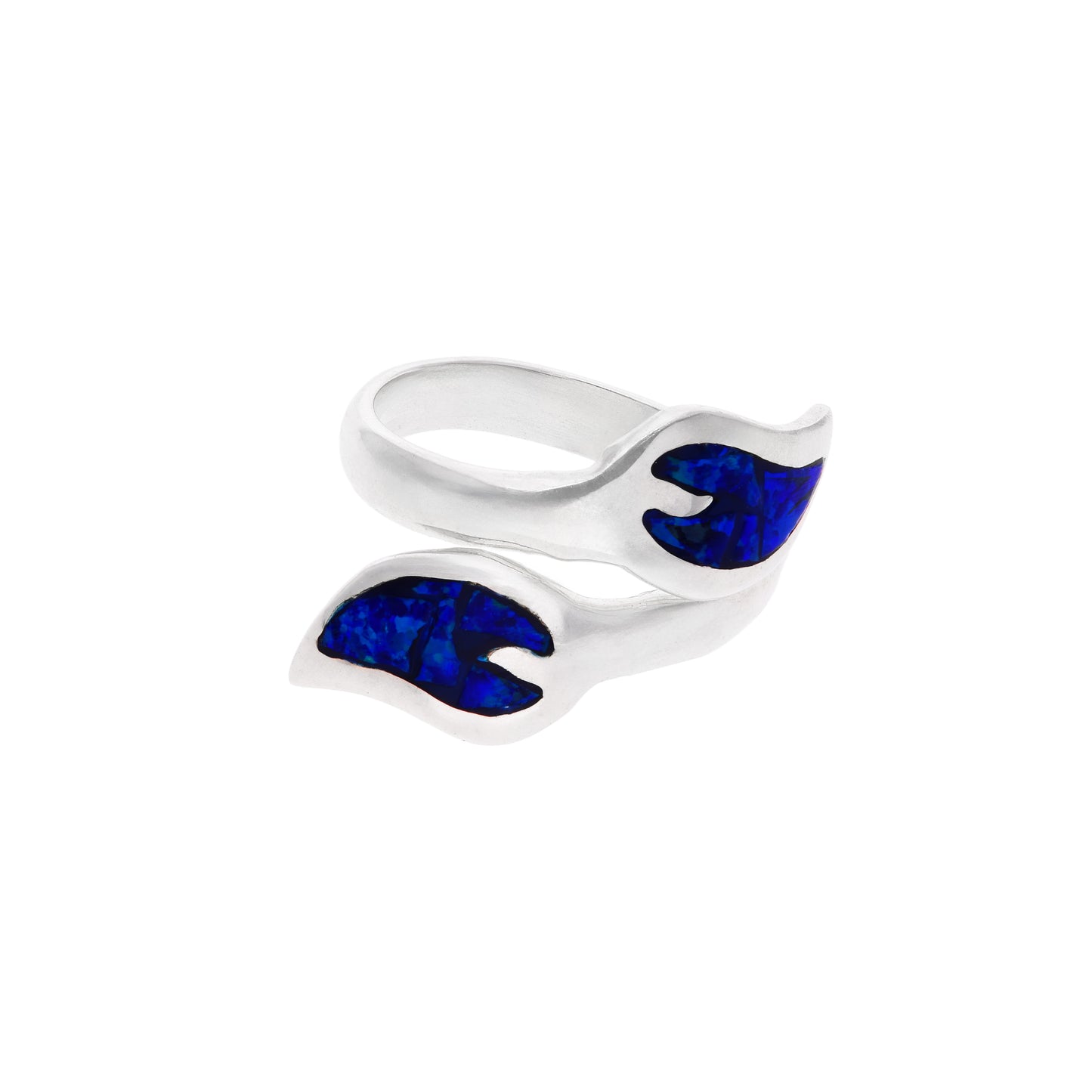 Anillo bypass minimalista en plata esterlina .925 con incrustaciones de ópalo sintético azul marino en forma de media luna en ambos extremos, hecho a mano en Taxco, Guerrero