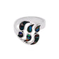 Anillo chevalier sello en plata esterlina .925 con motivo Huella de Oso en seis celdas de ópalo sintético negro galaxy multicolor con destellos azul, verde y rojo, hecho a mano en Taxco, Guerrero