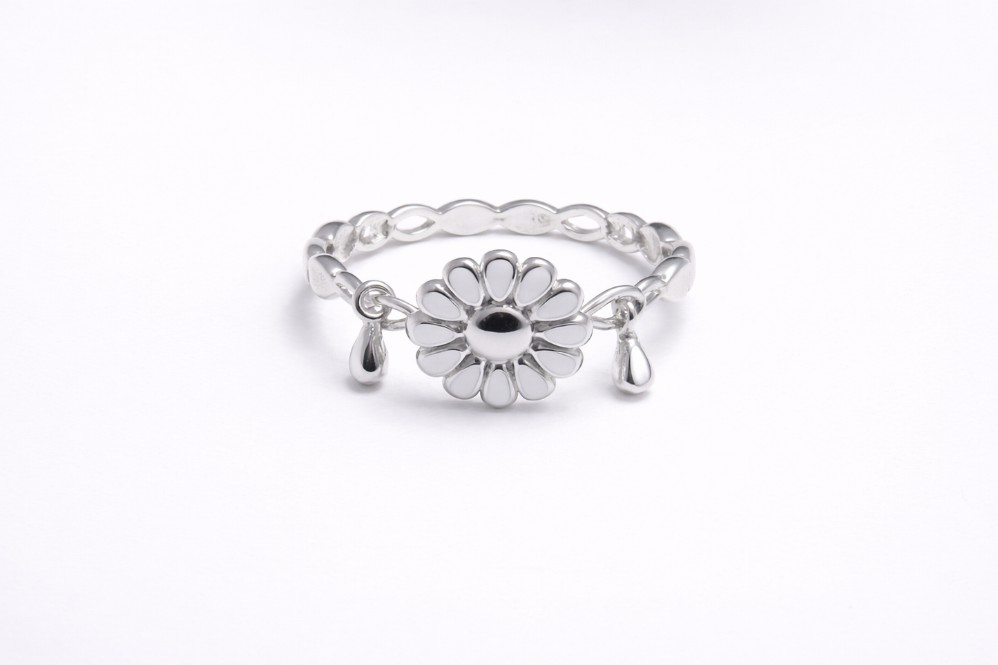 Anillo de Plata .925 - Banda Ondulada con Charm Margarita Daisy y Charms Gota de Lluvia — Boho Floral
