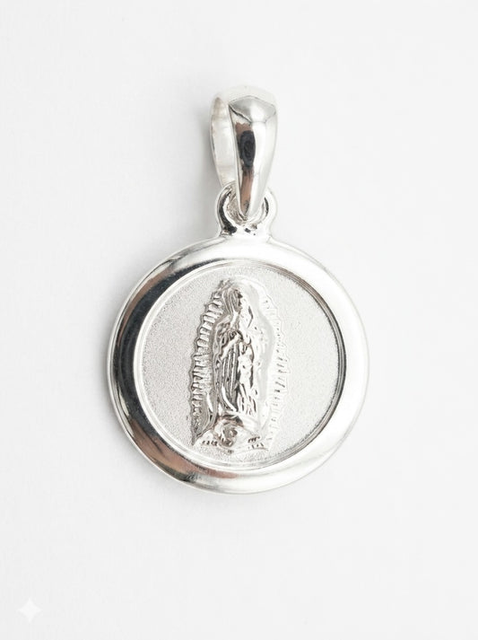 Medalla de Plata .925 - Virgen de Guadalupe Redonda con Bisel Liso Perfil Alto