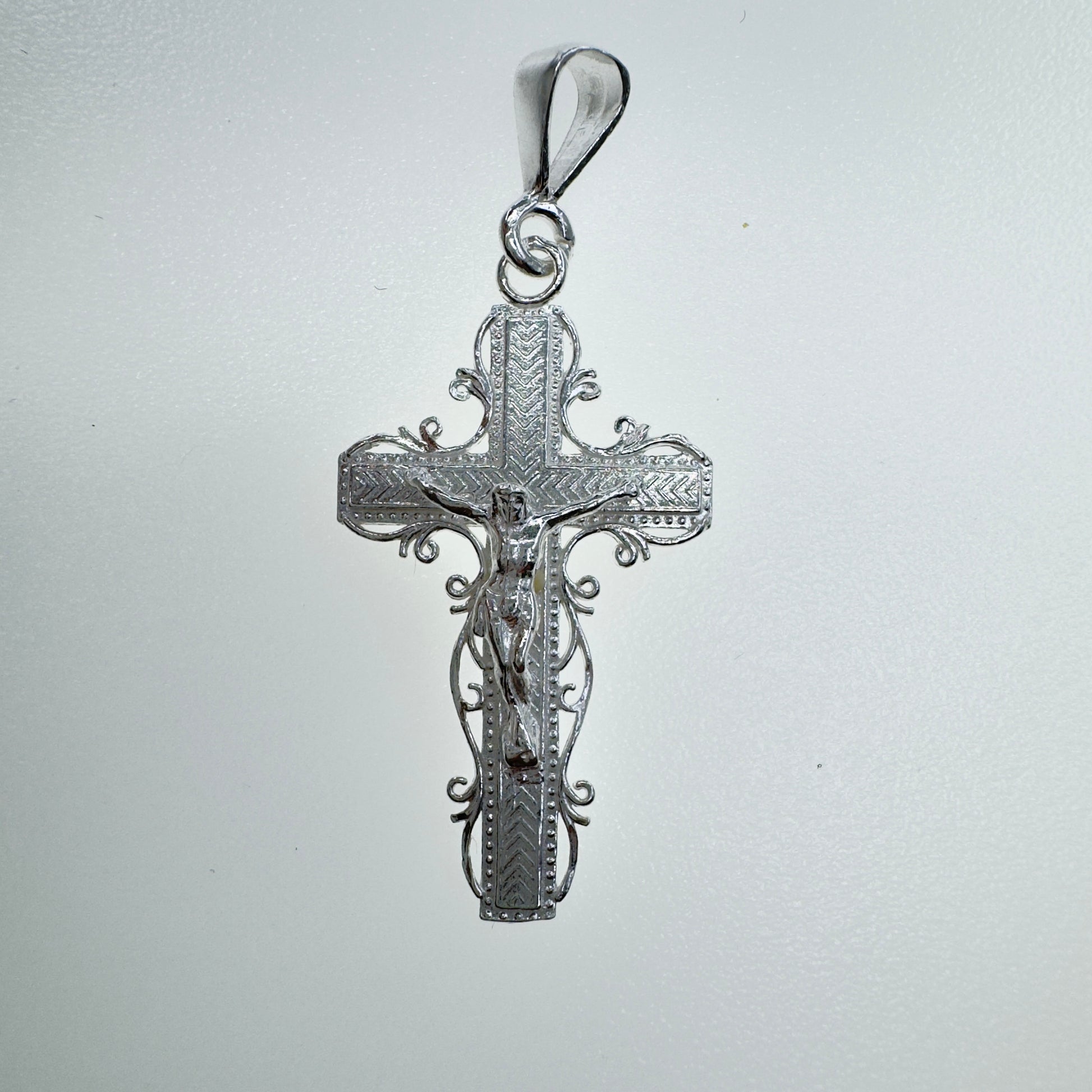 Dije Cruz Plata 925 con Decoración de Hojas Elegante