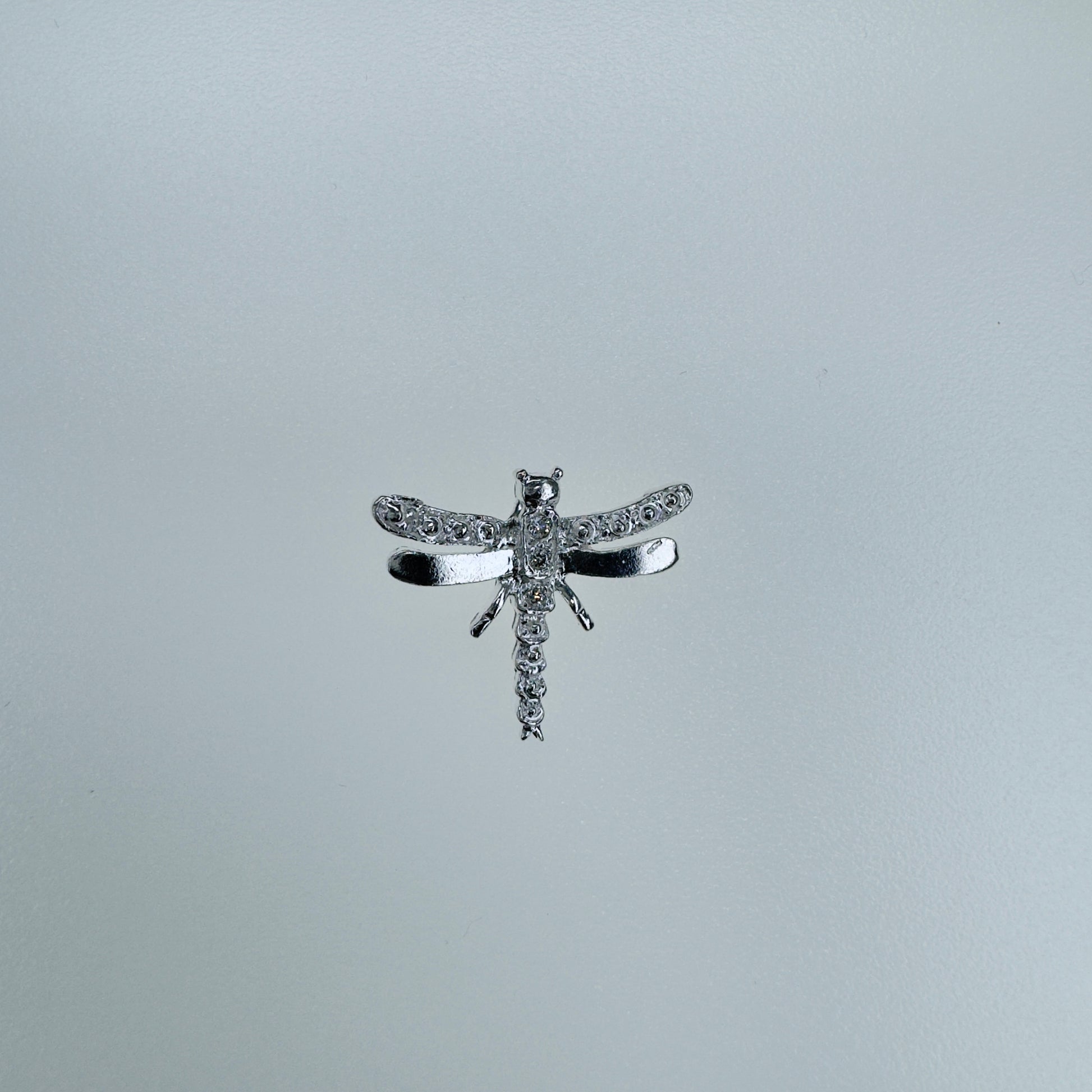 Dije de libélula en plata esterlina .925 hecho a mano para joyería única