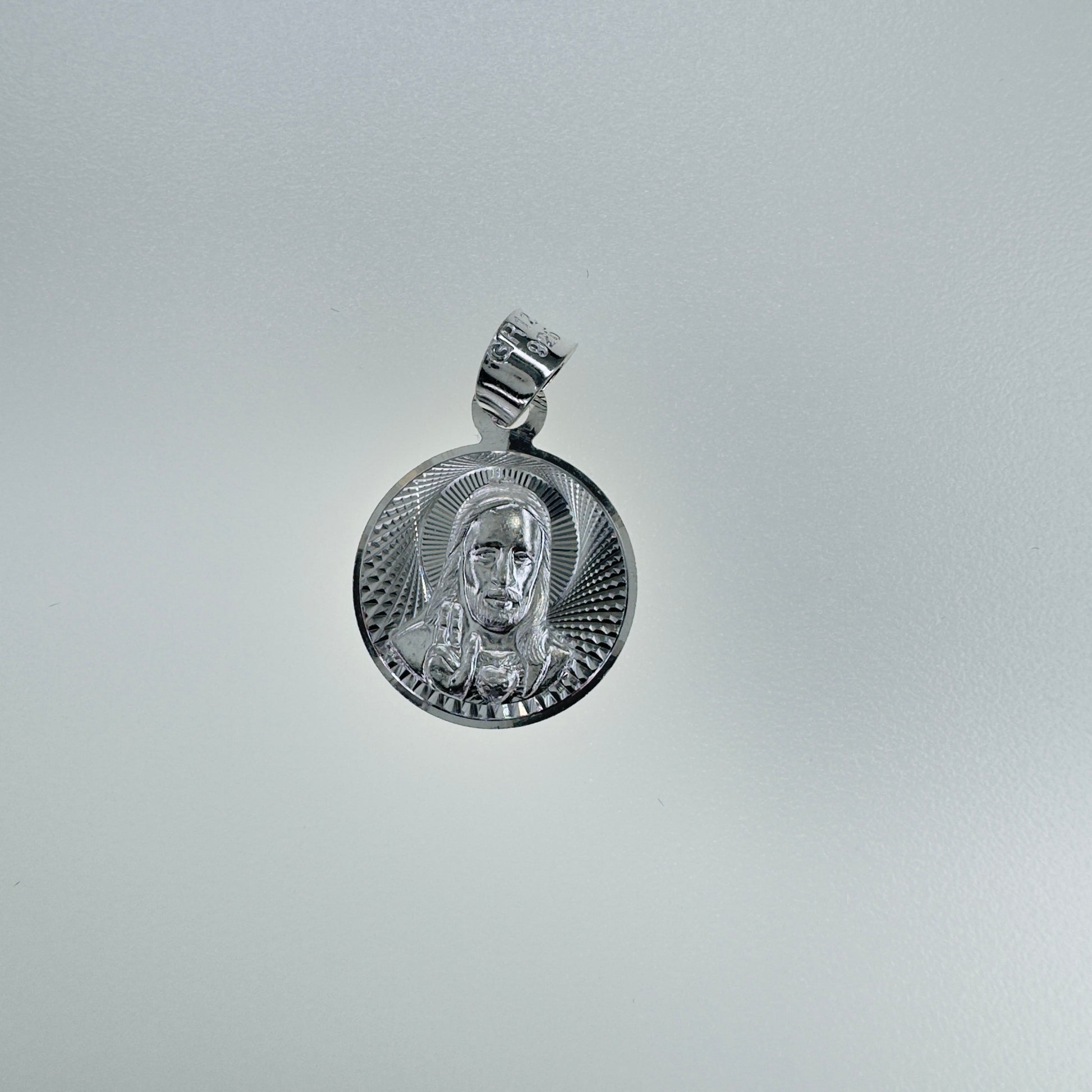 Medalla de Plata .925 con Diseño del Sagrado Corazón de Jesús - Joyería Religiosa de Alta Calidad para Devotos