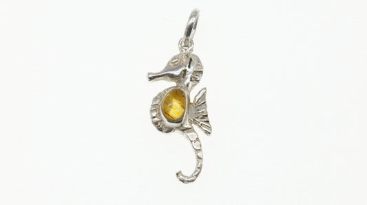 Dije de Caballito de Mar Plata .925 con Ámbar Natural
