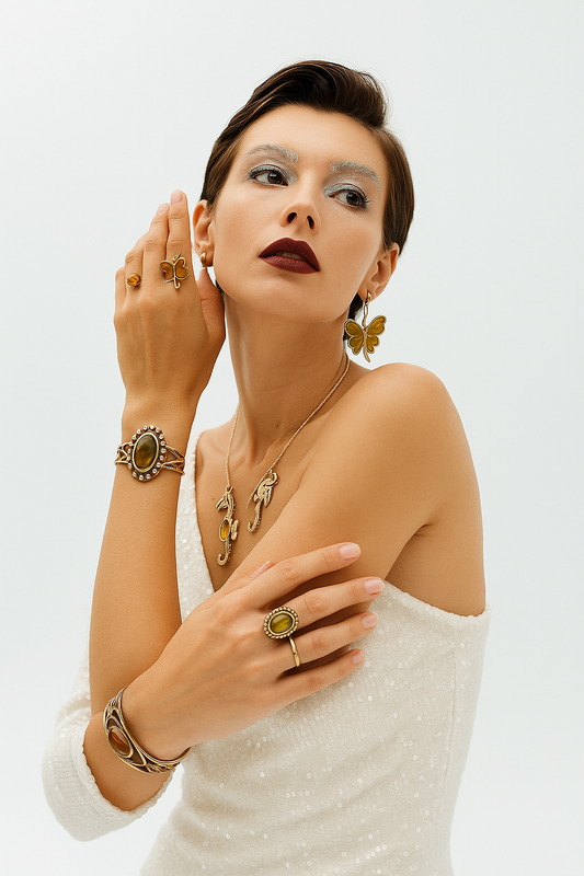 modelo con joyas de Faustino 